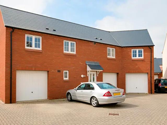 3 Bedroom Coach House To Rent In Fontwell Road, Bicester, Oxfordshire, OX26
