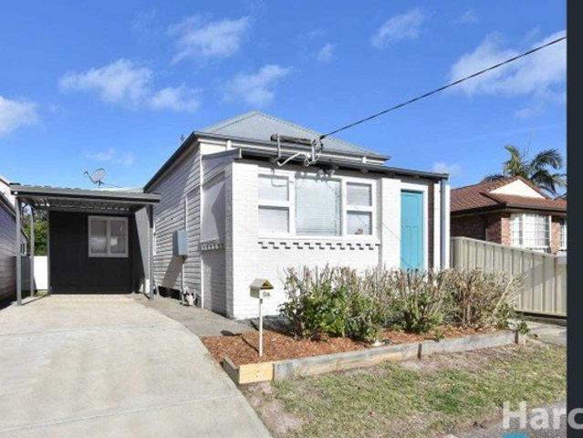 3 Bedroom Comfort in the Heart of Broadmeadow + Water Included In Rent