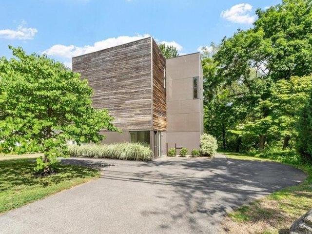 3 bedroom, Concord MA 01742 105440815