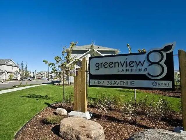 3 Bedroom Condo finished basement — 4 Bedrooms Townhouse