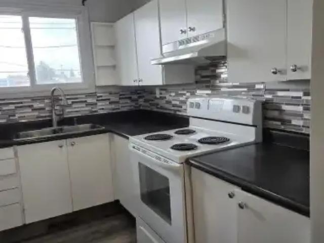 3 Bedroom Condo Strathmore AB 106095663