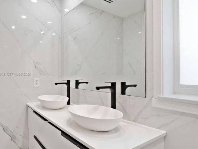 3 bedroom, Coral Gables FL 33134 105135134