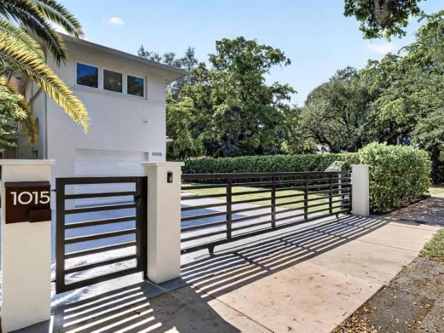 3 bedroom, Coral Gables FL 33134 105565208