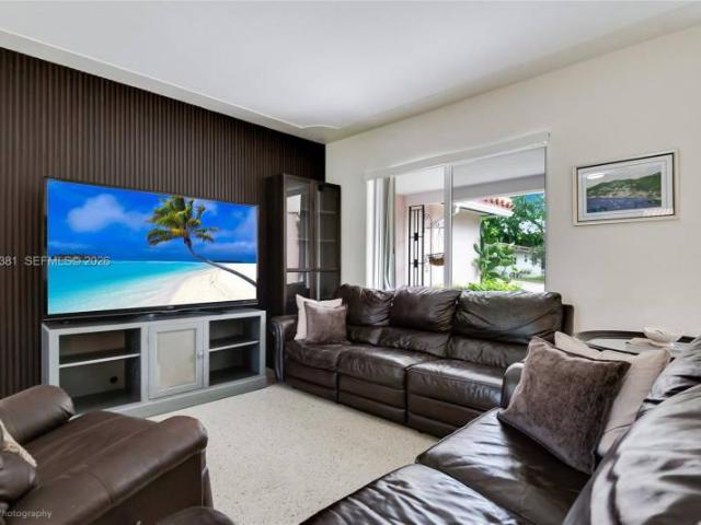 3 bedroom, Coral Gables FL 33146 105280577
