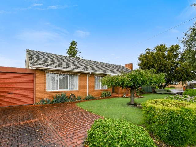 3 Bedroom Corner Block Home!
