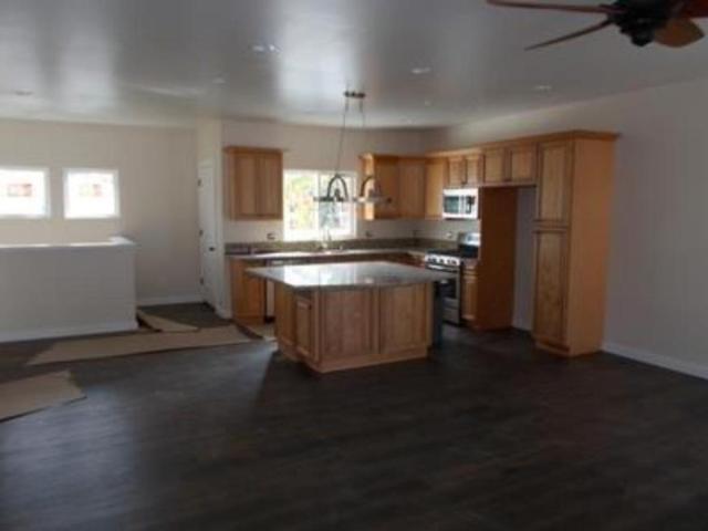 3 bedroom, Costa Mesa CA 92627 97024237