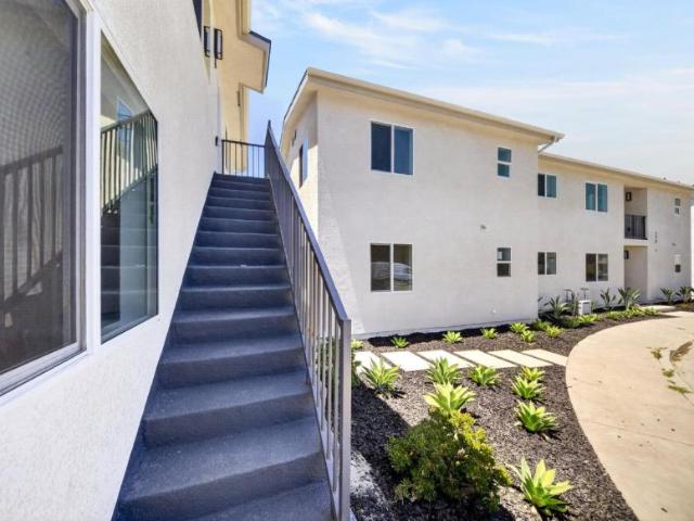 3 bedroom, Costa Mesa CA 92627 LS105457518