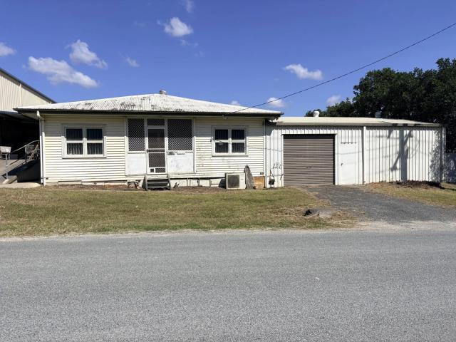 3 BEDROOM CARETAKERS COTTAGE + 6 CAR GARAGING + GRANNY FLAT + HUGE FENCED YARD