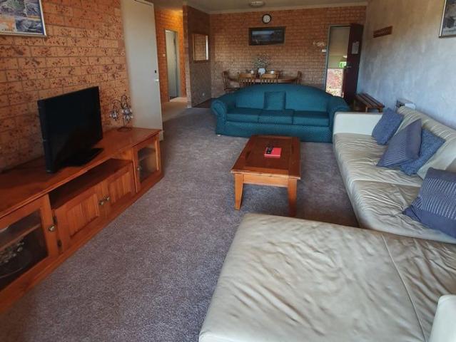 3 bedroom centrally located unit