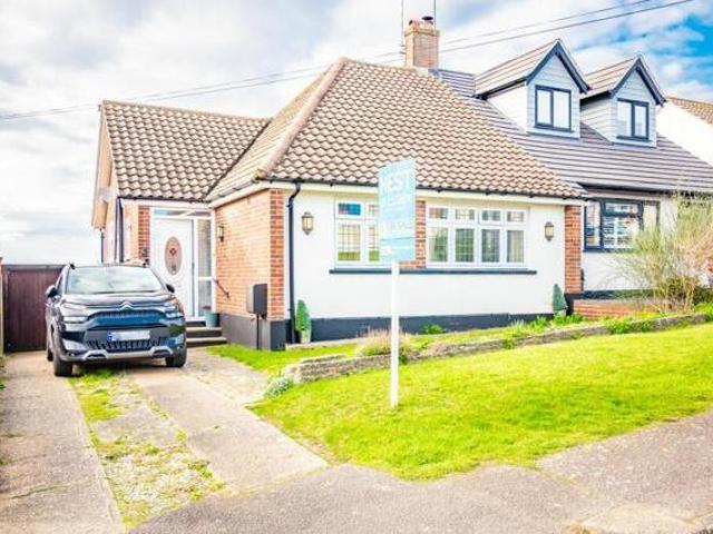 3 Bedroom Chalet For Sale In Rayleigh