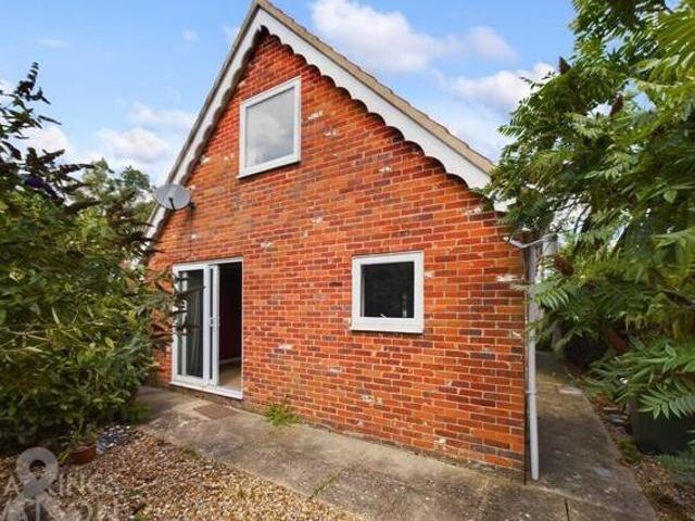 3 Bedroom Chalet For Sale In Victoria Road