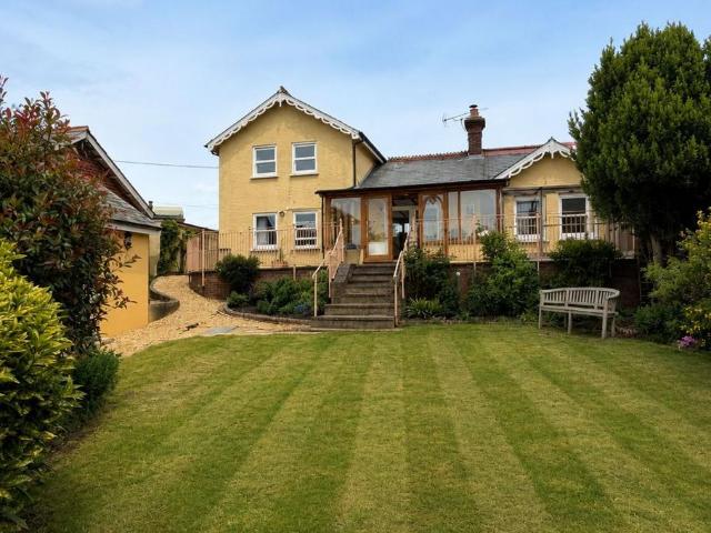 3 bedroom chalet for sale