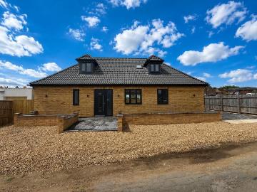 3 bedroom chalet for sale
