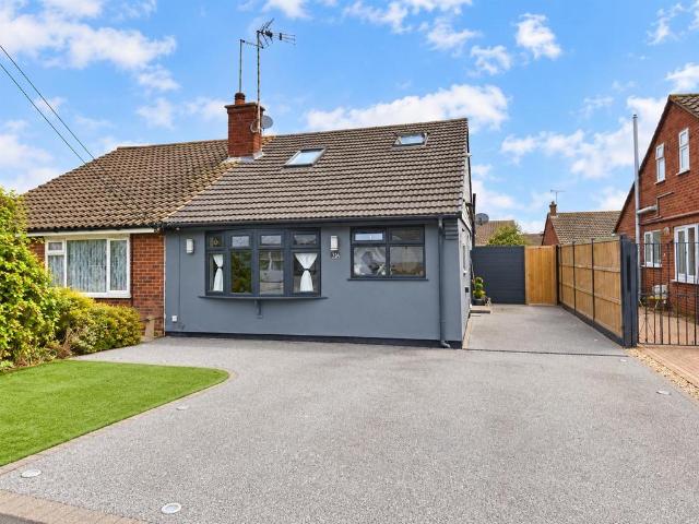 3 bedroom chalet for sale