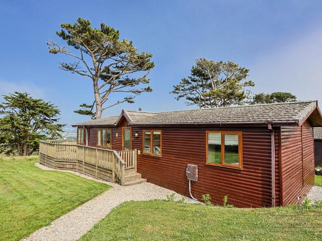 3 bedroom chalet for sale