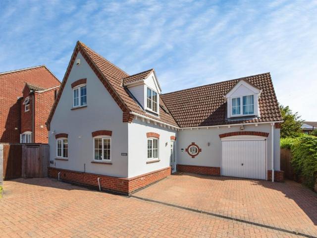 3 bedroom chalet for sale