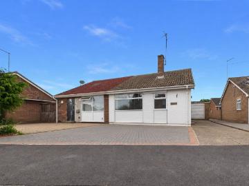 3 bedroom chalet for sale