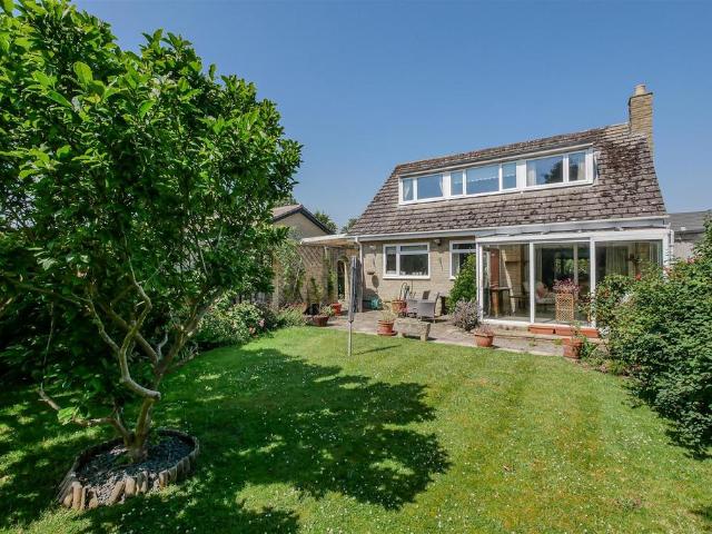 3 bedroom chalet for sale
