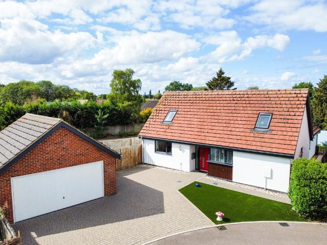 3 bedroom chalet for sale