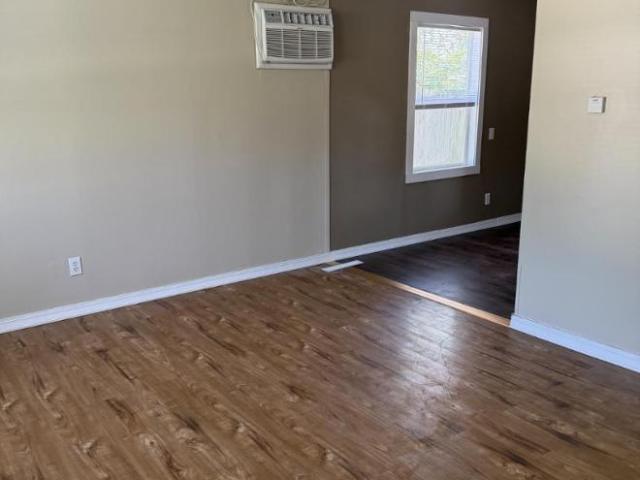 3 bedroom, Champaign IL 61821 105943057