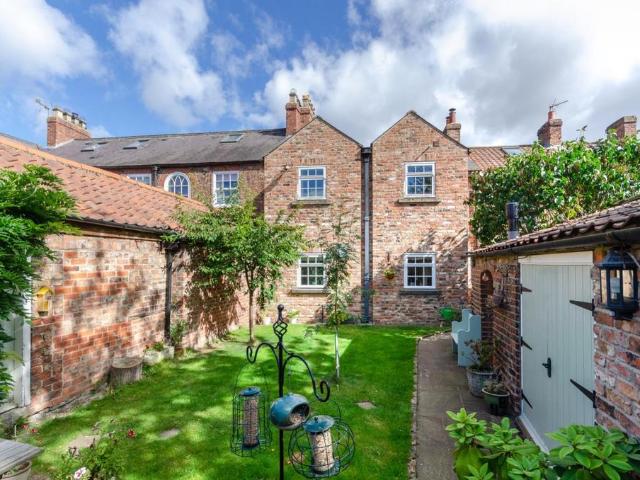 3 bedroom cottage for sale