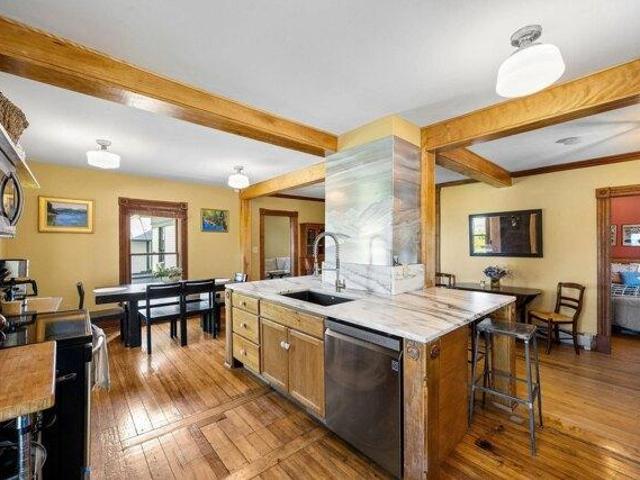 3 bedroom, Charlotte VT 05445 105649145