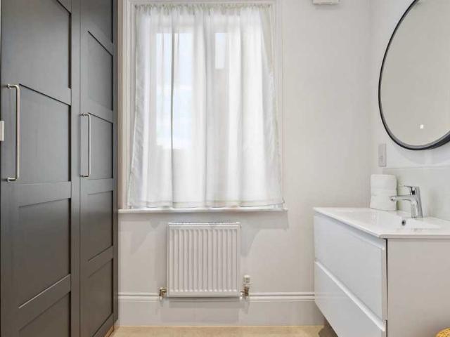 3 bedroom Chelsea townhouse with patio