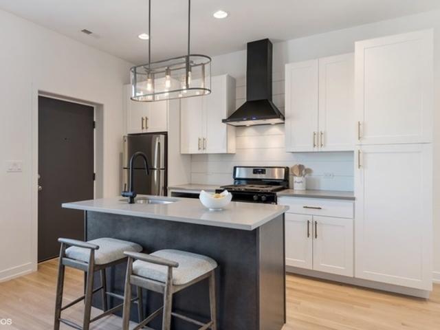3 bedroom, Chicago IL 60642 103124154