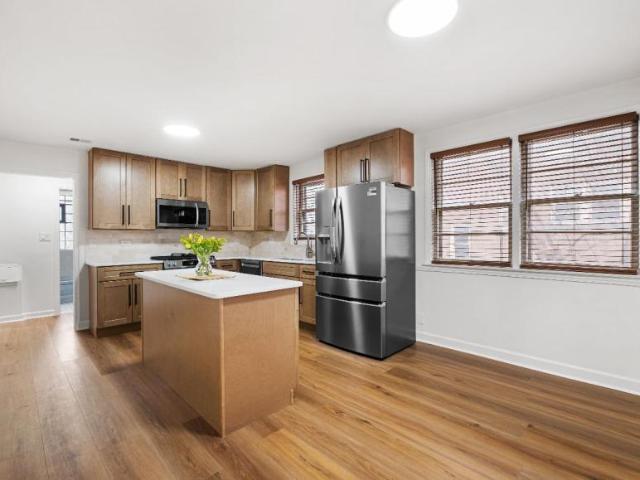 3 bedroom, Chicago IL 60645 LS101763871
