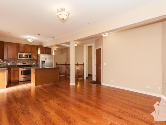 3 bedroom, Chicago IL 60657 103848099