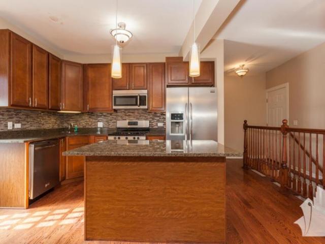 3 bedroom, Chicago IL 60657 104515851