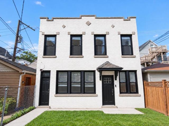 3 bedroom, Chicago IL 60657 105413647