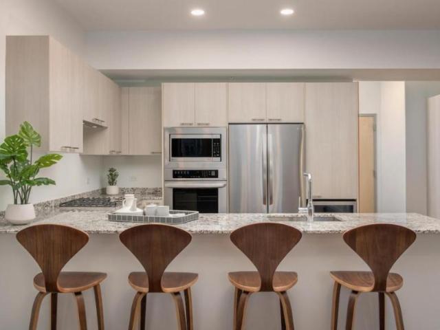 3 bedroom, Chicago IL 60657 105638733