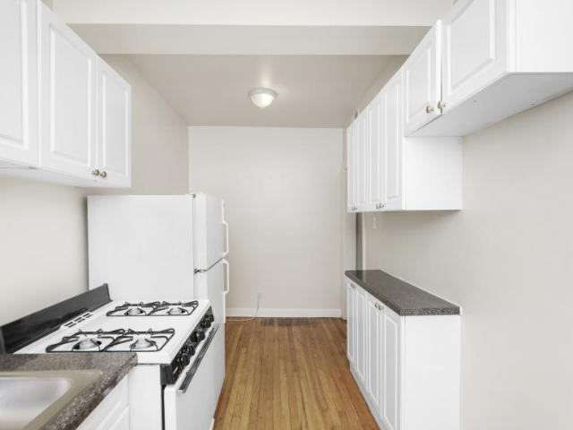 3 bedroom, Chicago IL 60657 105214739