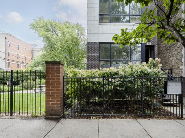 3 bedroom, Chicago IL 60657 LS104931813