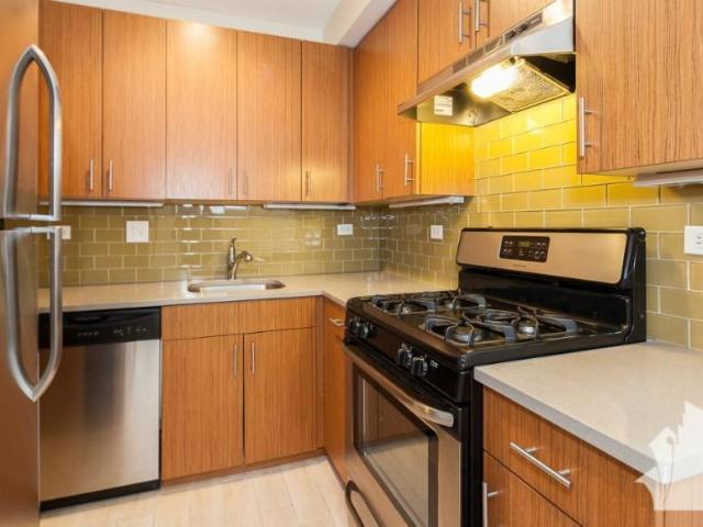 3 bedroom, Chicago IL 60613 102958742