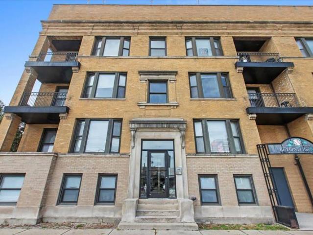 3 bedroom, Chicago IL 60613 105683779