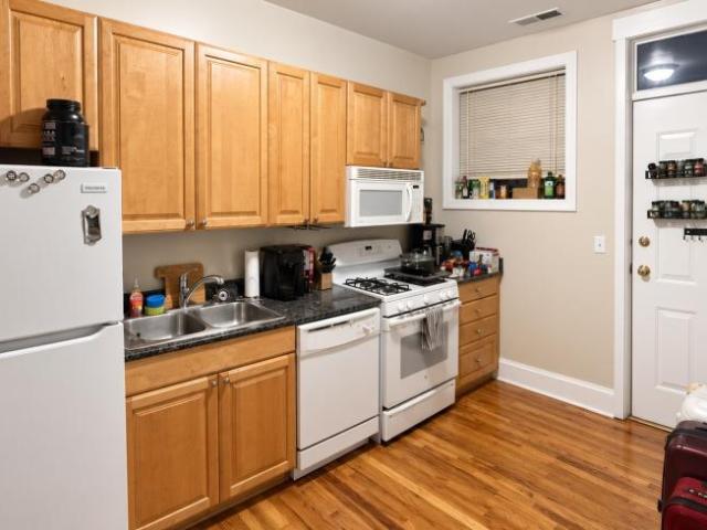 3 bedroom, Chicago IL 60613 105804593