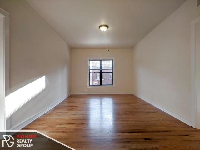 3 bedroom, Chicago IL 60613 105382617