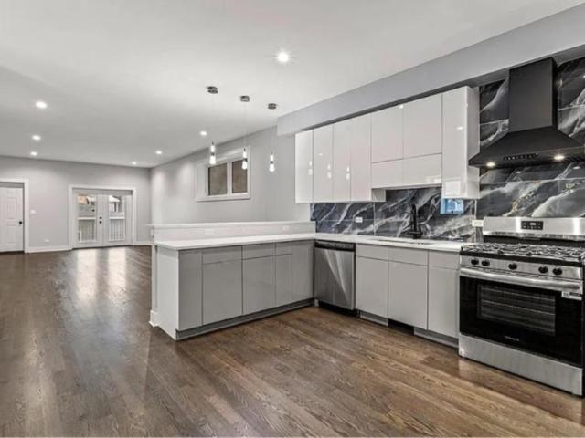 3 bedroom, Chicago IL 60615 LS104968400