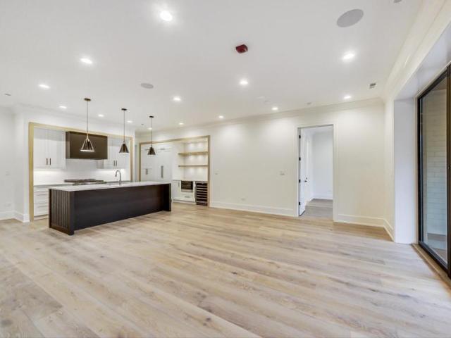 3 bedroom, Chicago IL 60625 105214718