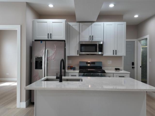3 bedroom, Chicago IL LS105531198