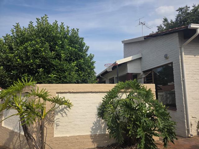 3 Bedroom Cluster To Let in Kensington B
