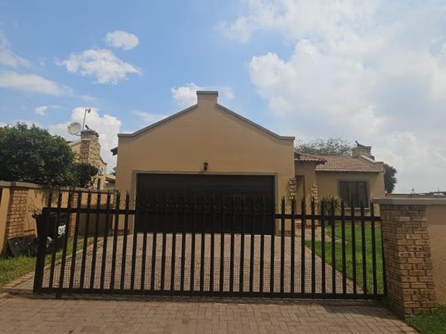 3 Bedroom Cluster To Let in Hughes