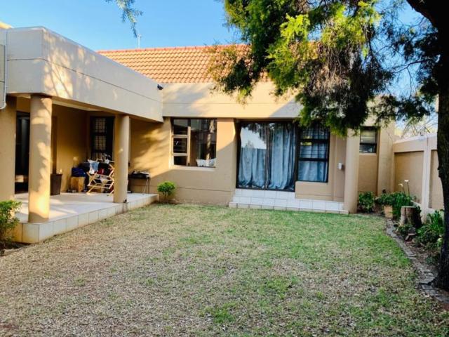 3 Bedroom Cluster To Let in Lonehill