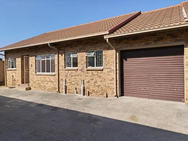 3 Bedroom cluster to rent in New Redruth, Alberton