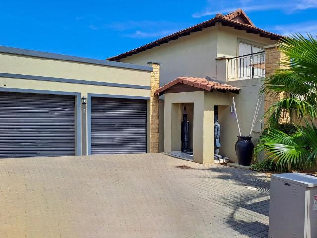 3 Bedroom cluster to rent in Broadacres, Sandton