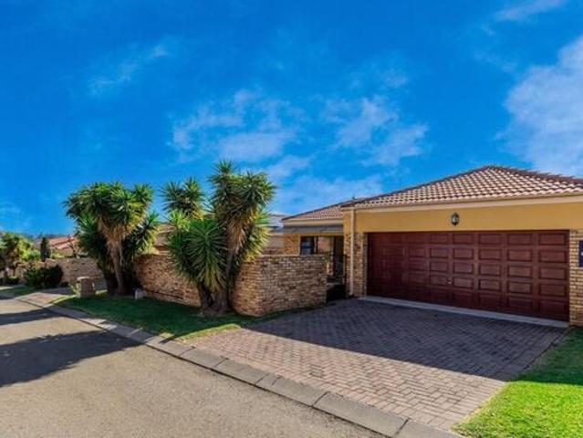 3 Bedroom cluster to rent in Florida Glen, Roodepoort