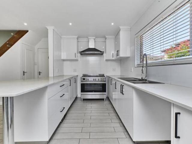3 Bedroom Cluster in Radiokop