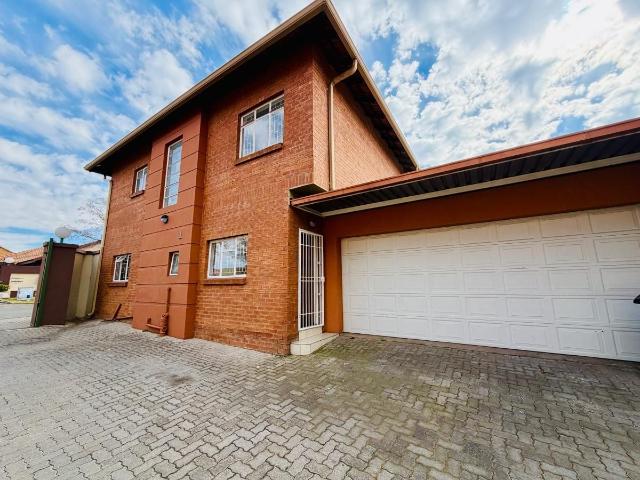 3 Bedroom cluster rented in New Redruth, Alberton